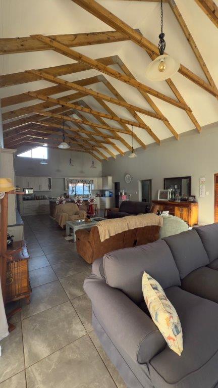5 Bedroom Property for Sale in Wavecrest Eastern Cape